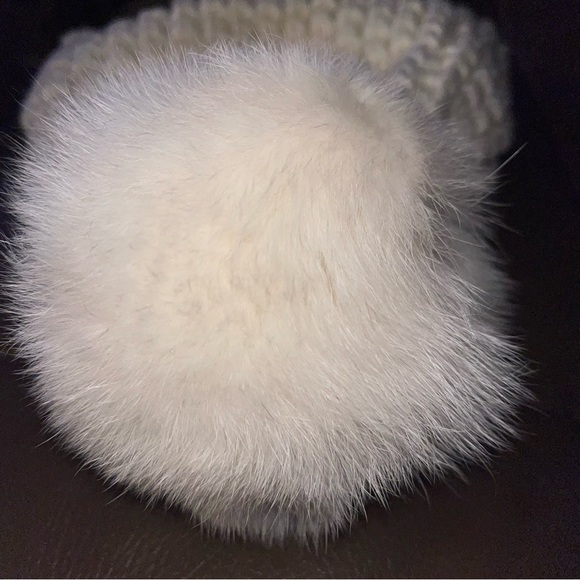 NWT Women's Kyi Kyi Genuine Fox Fur Pom Pom Waffle Knit Beanie Hat in Ivory - Picture 3 of 10